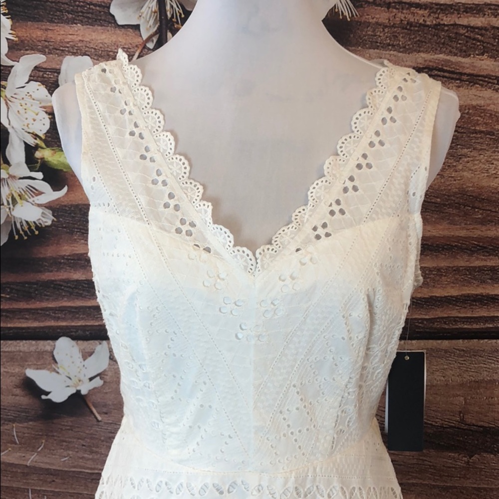 Sleeveless Casual Dress - Picture 2 of 9